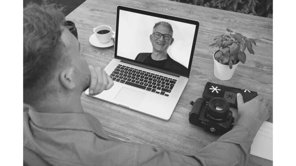Mario Büsdorf Podcast Richtig wirken in der Videokonferenz s/w