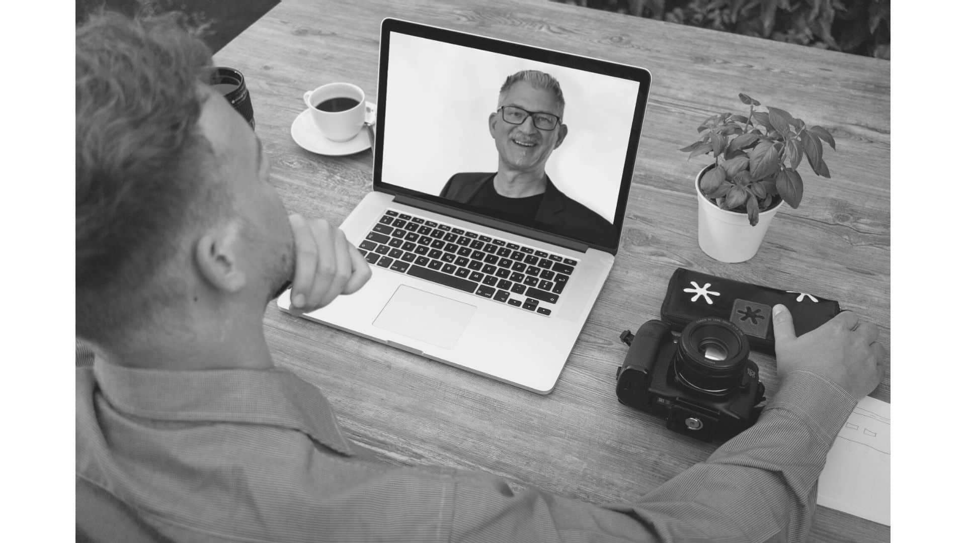 Mario Büsdorf Podcast Richtig wirken in der Videokonferenz s/w